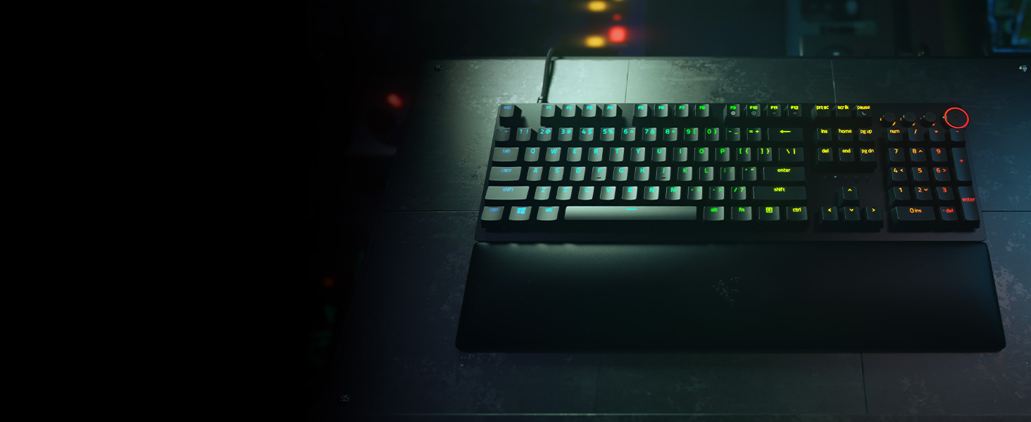 Razer Huntsman V2 Optical Fastest Clicky Optical Switches - Ergonomic Wrist Rest