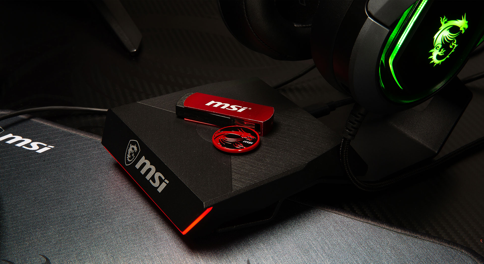 MSI IMMERSE HS01 COMBO Gaming Headset Stand with Wireless Charger