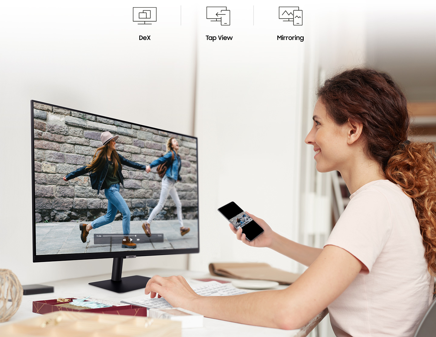 SAMSUNG 27\" M5 Smart Do-It-All Screen Mobile Connectivity