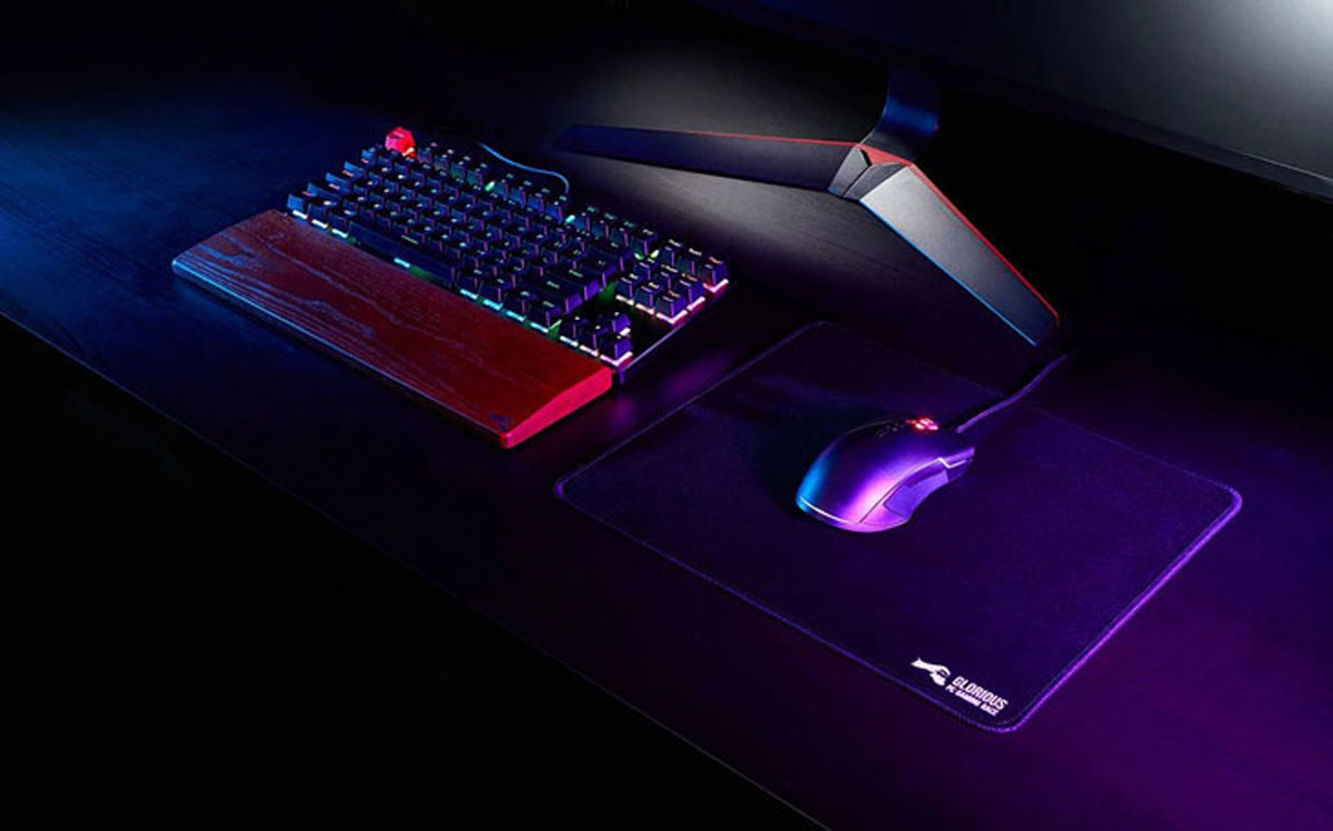 GLORIOUS LARGE PRO GAMING MOUSE PAD BLACK ( 33X27CM )