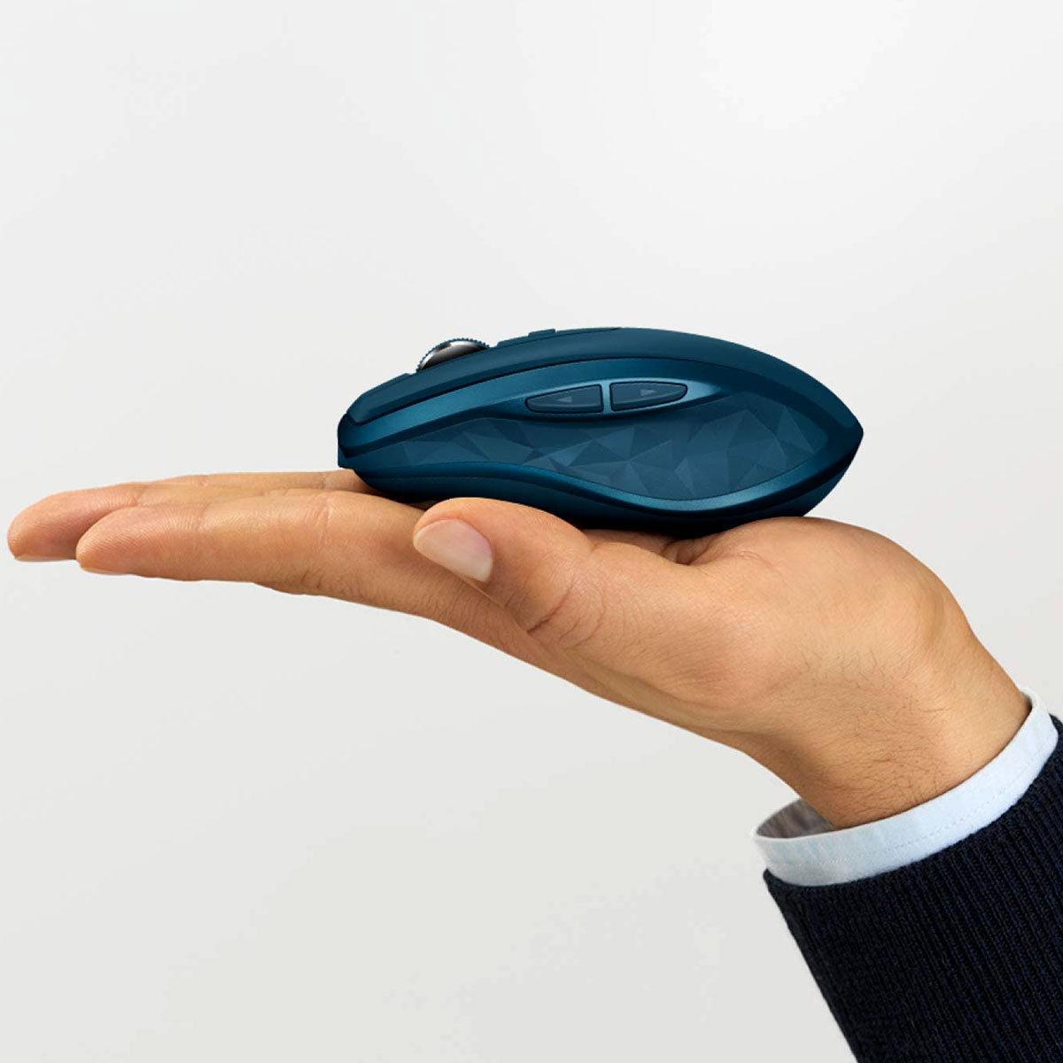 LOGITECH MX ANYWHERE 2S WIRELESS MOUSE ( 4,000 DPI ) FAST RECHARGEABLE BATTERY HOLDS POWER UP TO 70 DAYS ON A FULL CHARGE