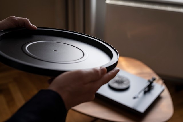 Pro-Ject: Debut Carbon EVO (2M Red) - Satin Black
